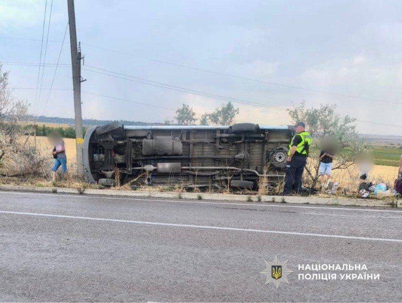 Перекинулась маршрутка з пасажирами: на Одещині розслідуют..., фото-1 Перекинулась маршрутка з пасажирами: на Одещині розслідують обставини ДТП, - ФОТО, фото-1
