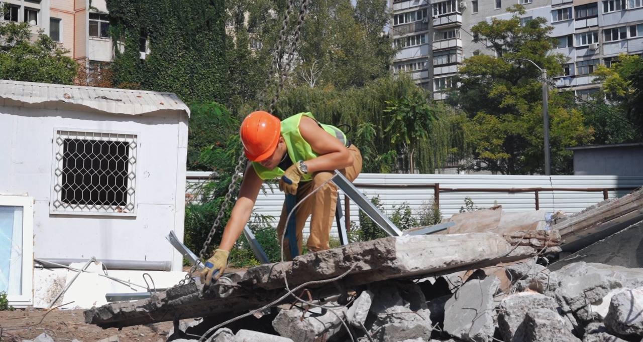 Відновлення будинку в Одесі, що постраждав від атаки російського дрона
