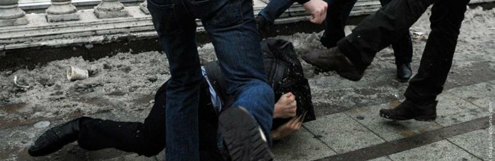 Нападение на полицейского в Одессе: забрали пистолет и раздели брата, - ВИДЕО