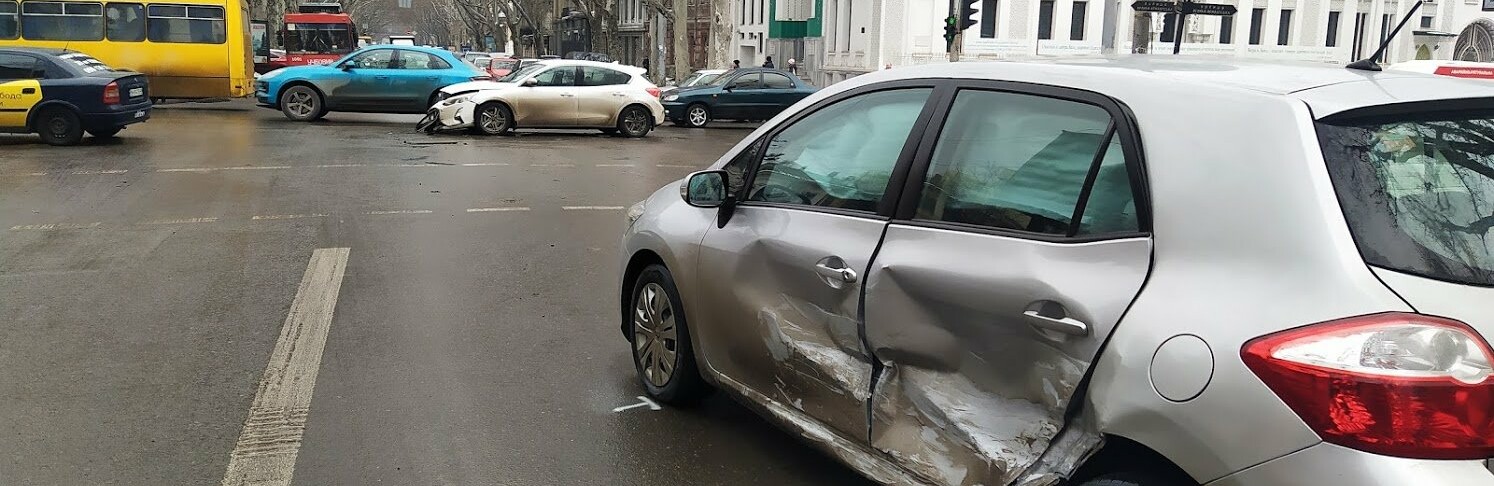 ДТП в центре Одессы: на Ришельевской столкнулись два автомобиля, - ФОТО