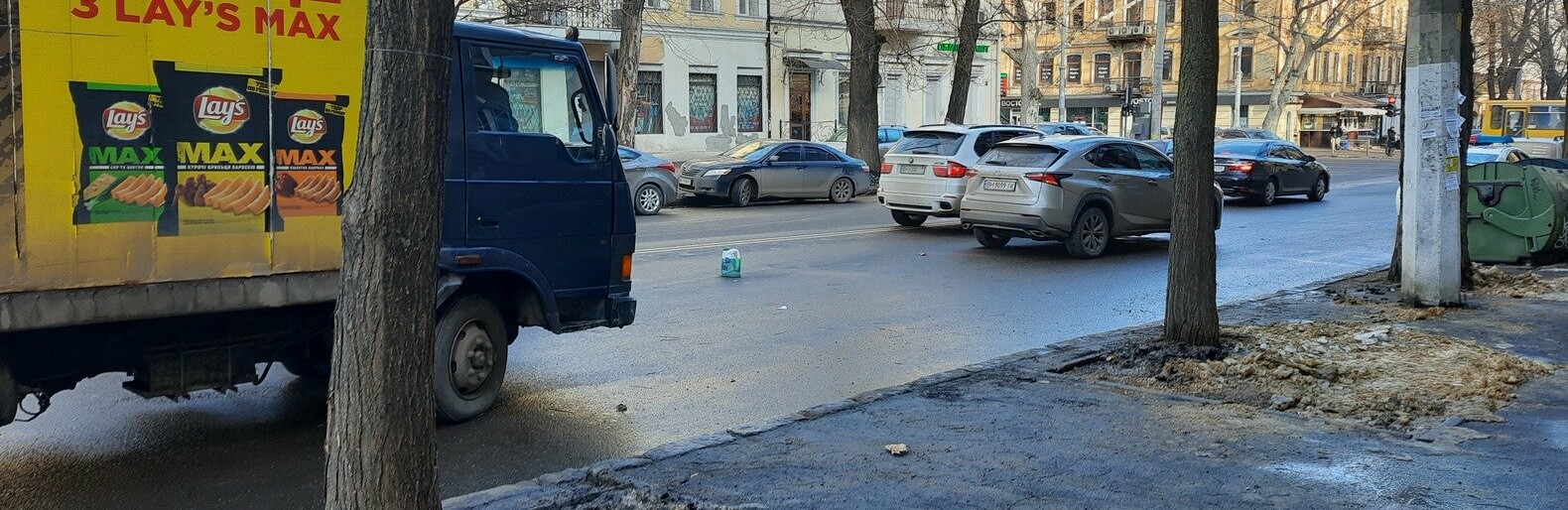В Одессе грузовиком столкнулся с Lexus: осложнено движение, - ФОТО