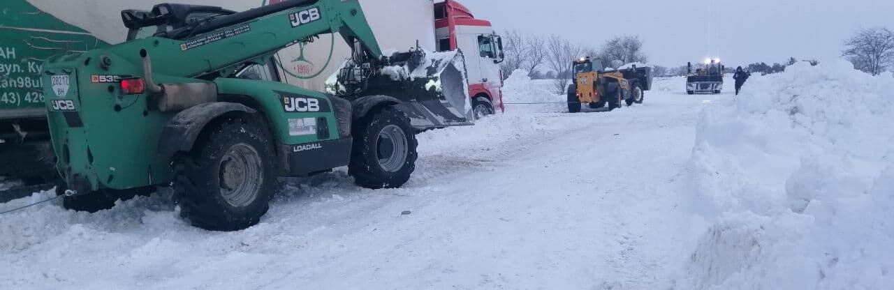 Трасса Одесса-Рени: брошенные автомобили, трактора и сугробы,- ВИДЕ... Трасса Одесса-Рени: брошенные автомобили, трактора и сугробы,- ВИДЕО, ФОТО