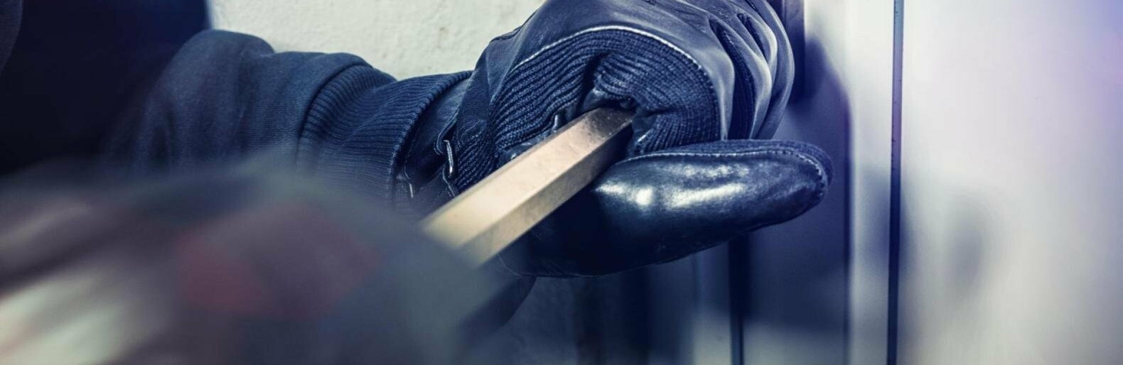 В Одесской области мужчины ворвались в дом пенсионерки, побили ее и требовали деньги, - ФОТО