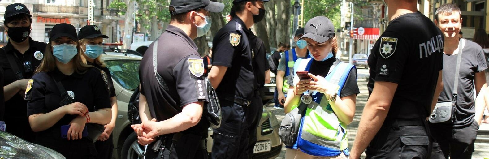 Под надзором полиции: возле типографии Фесенко в Одессе провели мирную акцию, - ФОТОРЕПОРТАЖ