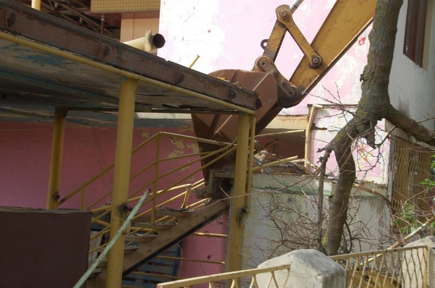 981378_267716133374996_1782938443_o