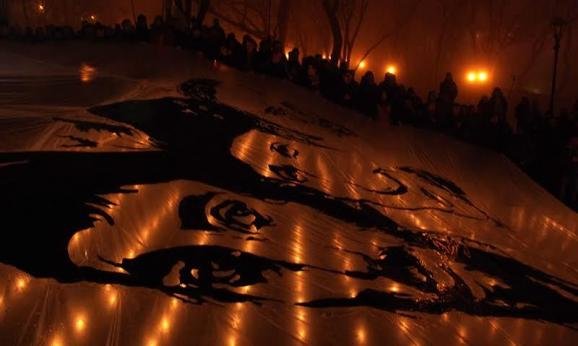 В Одессе зажгли огненный Герб Украины (ФОТО) (фото) - фото 1 В Одессе зажгли огненный Герб Украины (ФОТО) (фото) - фото 1