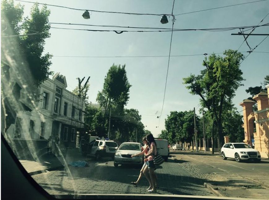 На Французском бульваре в Одессе насмерть сбили пожилого мужчину (ФОТО) (фото) - фото 1