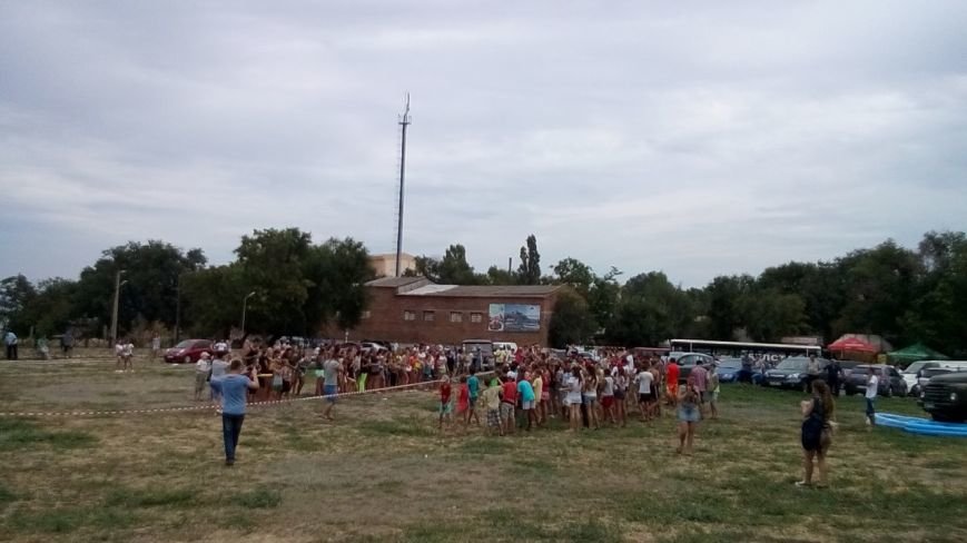 В Одесской области состоялось массовое водное сражение с участием пожарной машины (ФОТО, ВИДЕО) (фото) - фото 1