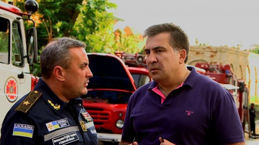 Саакашвили проведал раненого спасателя, пострадавшего во время тушения «Гагарин-Плаза» (ФОТО) (фото) - фото 1