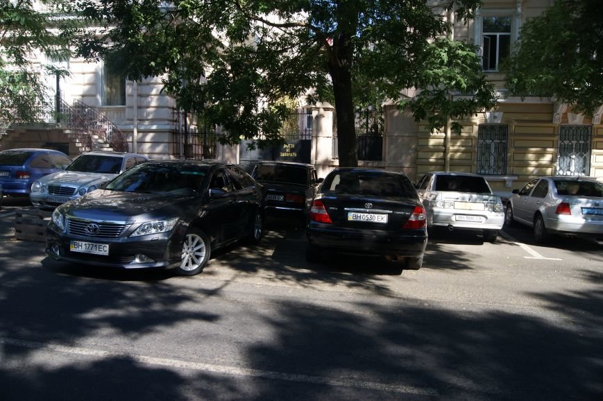 Одесские автохамы заблокировали Лорткипанидзе (ФОТО) (фото) - фото 1