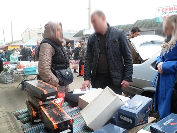 Под Одессой полицейские навели «шорох» на продуктовом рынке (фото) - фото 1